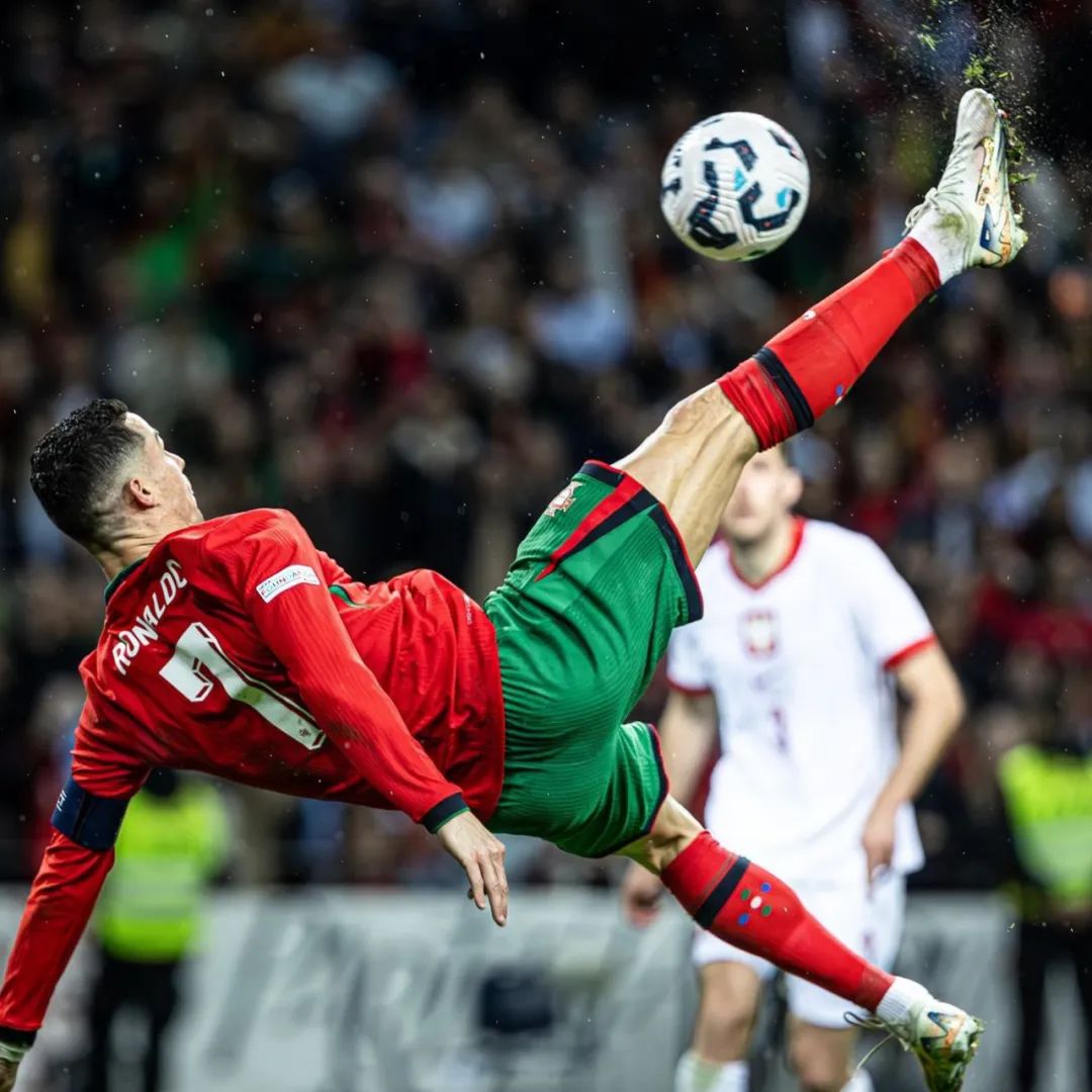 上海足协祝贺海港三连冠：上海足球史上已留下你们浓重的一笔（上海足协贺海港三连冠：申城足球史写下浓墨重彩一笔）