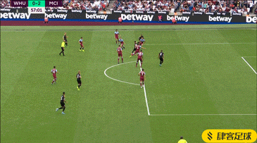 川超自贡队提前出线，奥运冠军高敏献花，全队坐摩托车巡游（自贡队在川超提前出线，奥运冠军高敏献花，全队骑摩托巡游）