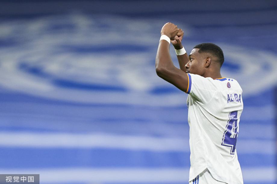 铁树开花，拜仁后卫约纳坦-塔斩获欧冠生涯首球（欧冠处子球到手，拜仁后卫约纳坦-塔终于破荒）