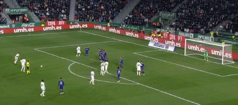 世体：戴上面具的加西亚像个超级英雄，他是弗里克的王牌球员（世体：佩戴面具的加西亚宛如超级英雄，弗里克麾下的王牌球员）