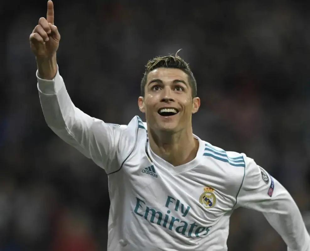 罗尔费斯：格里马尔多很期待对阵老东家本菲卡，他是球员楷模（罗尔费斯：格里马尔多盼战旧主本菲卡，堪称职业典范）