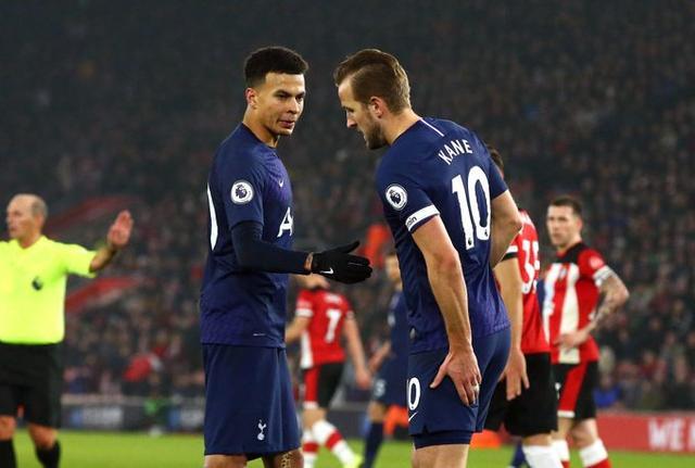 大连球迷给李昂留言寻求“信号”和“定心丸”，李昂点赞了（大连球迷向李昂留言求“信号”和“定心丸”，李昂已点赞）