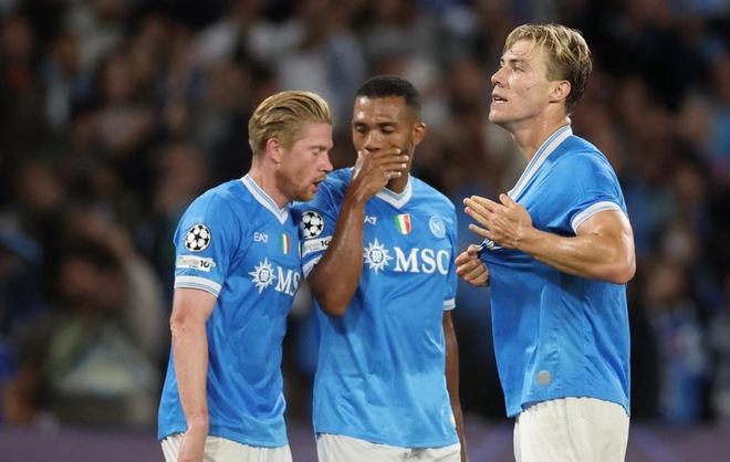 FIFA发布的世界杯赛程以美东时间计算，比北京时间慢12小时（FIFA公布世界杯赛程采用美东时区，比北京时间晚12小时）