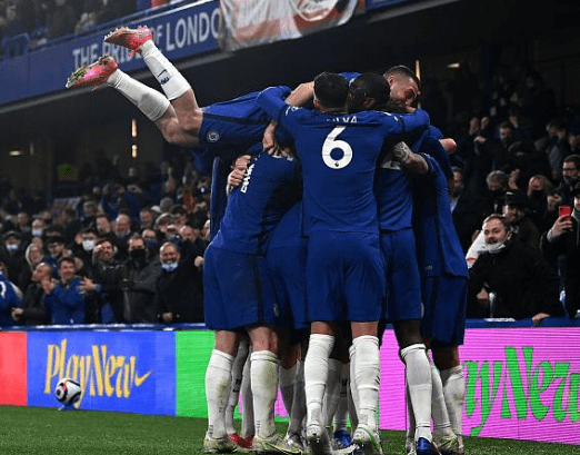 里夫斯：看到詹姆斯在场上全速奔跑，这会促使你跟上他的步伐（里夫斯：看见詹姆斯在场上全速冲刺，会让你也不自觉加速跟上）