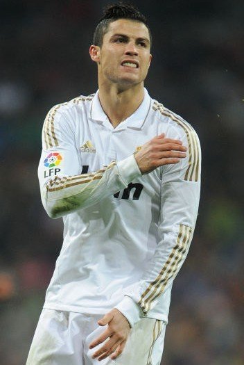 南安普顿不敌普雷斯顿后，后卫内森-伍德与本队球迷发生口角（南安普顿输给普雷斯顿后，后卫内森-伍德与本方球迷爆发口角）